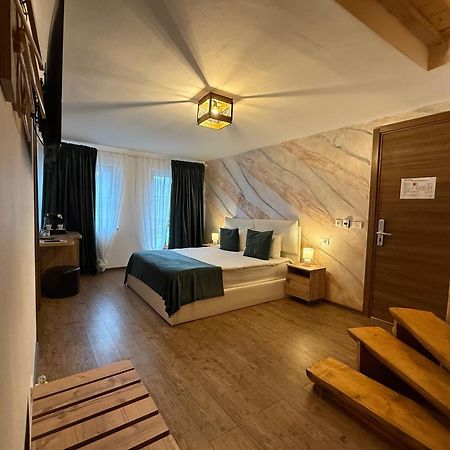 Conacul Radacinilor Hotell Petroşani Exteriör bild
