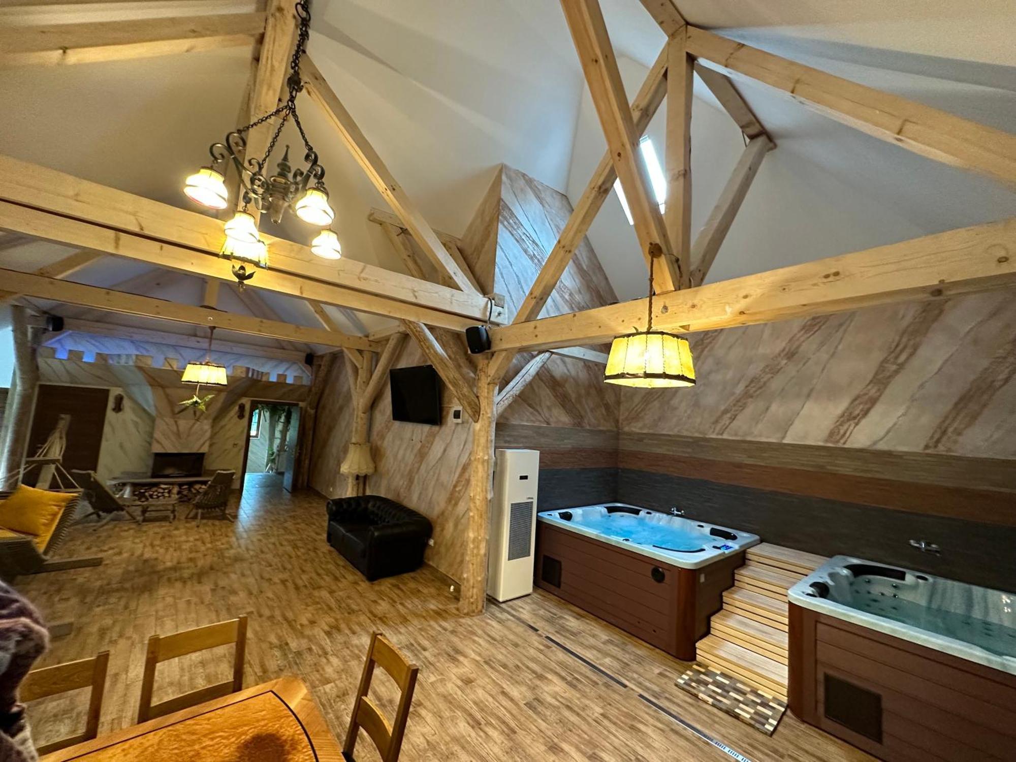 Conacul Radacinilor Hotell Petroşani Exteriör bild