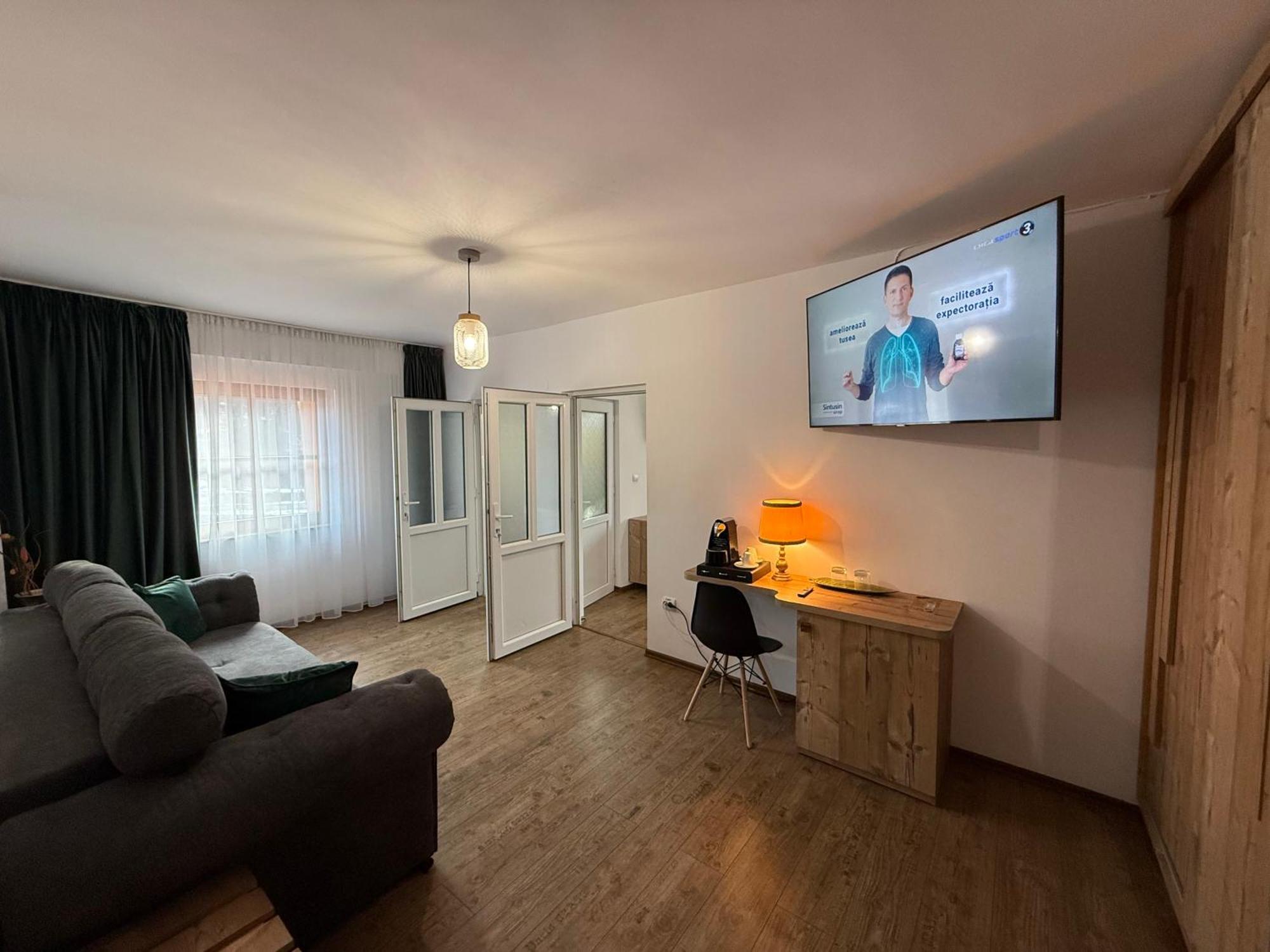 Conacul Radacinilor Hotell Petroşani Exteriör bild