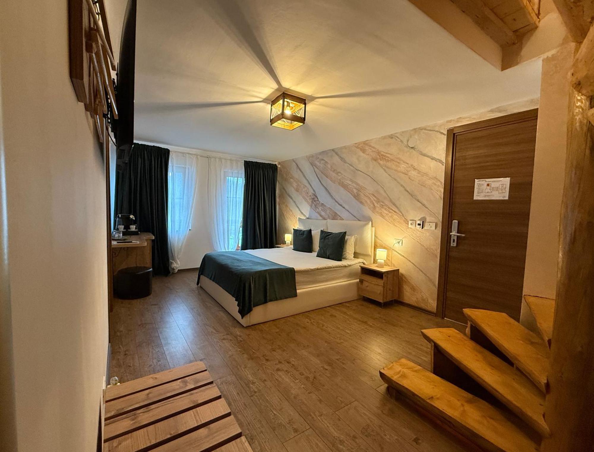 Conacul Radacinilor Hotell Petroşani Exteriör bild