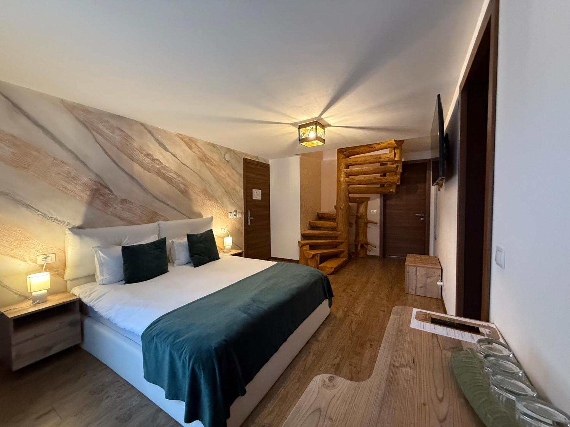Conacul Radacinilor Hotell Petroşani Exteriör bild