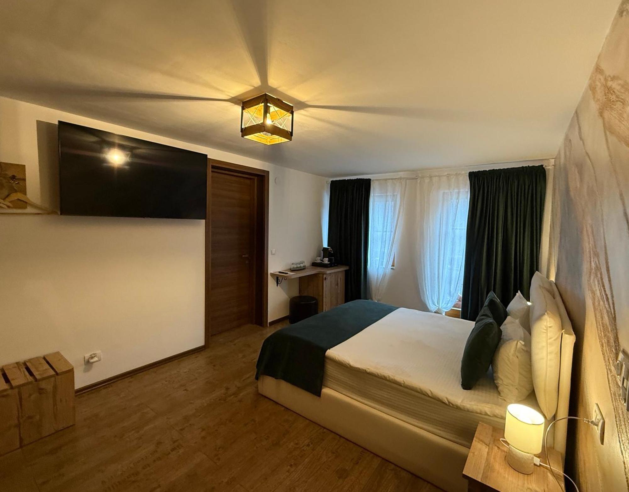 Conacul Radacinilor Hotell Petroşani Exteriör bild