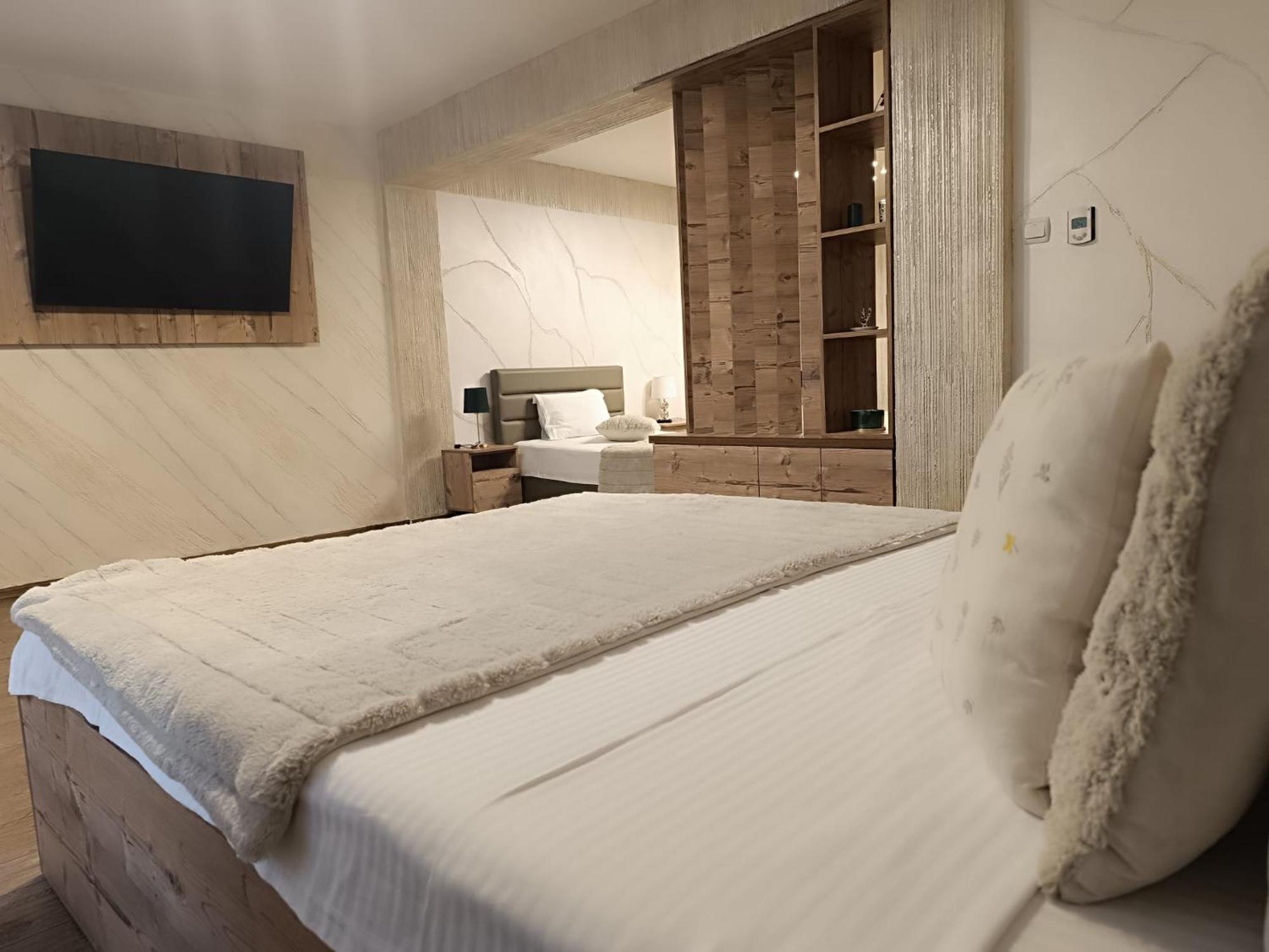 Conacul Radacinilor Hotell Petroşani Exteriör bild